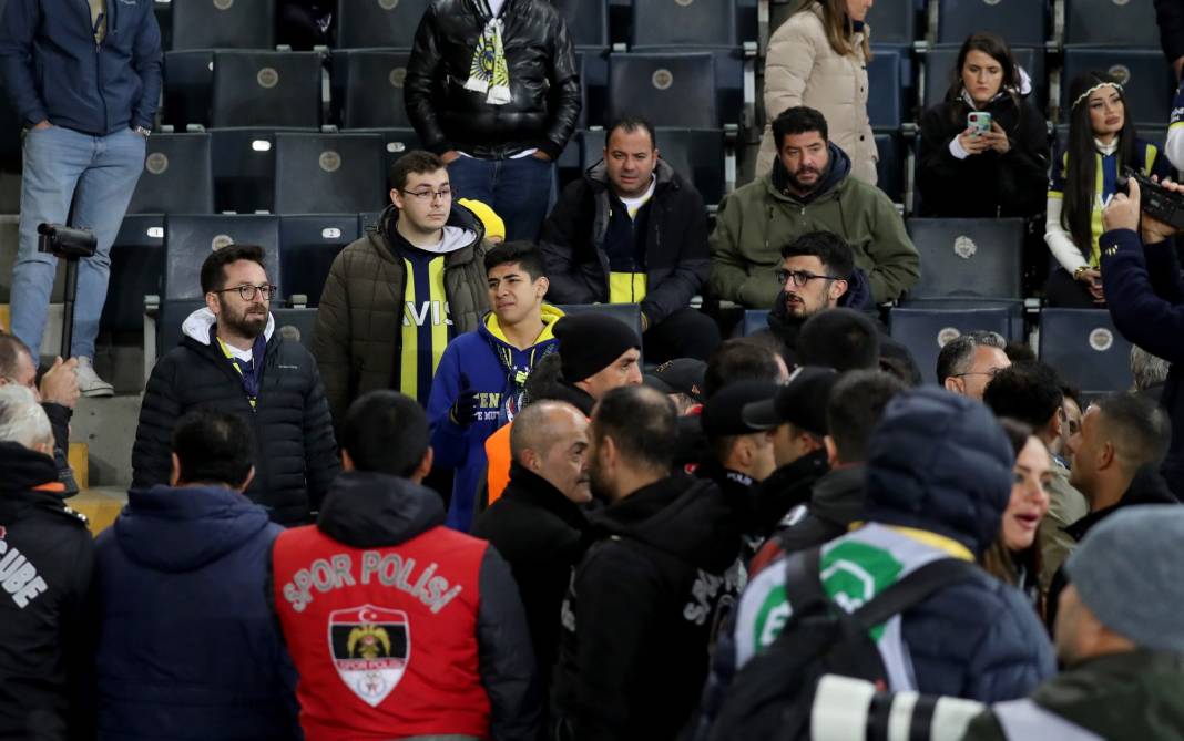 Fenerbahçe Fatih Karagümrük maçından çok özel fotoğraflar: Geri dönüş coşkusu tribünlere böyle yansıdı 54